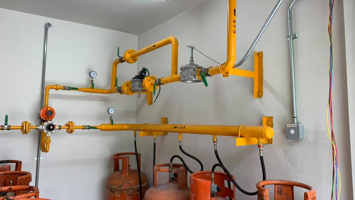 LPG cylinder manifold and piping installation